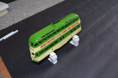 (1/76 Scale) Bus/Tram/Truck Inspection Lift Kit with Two Different Length Vehicle Lift Beams - Image 4